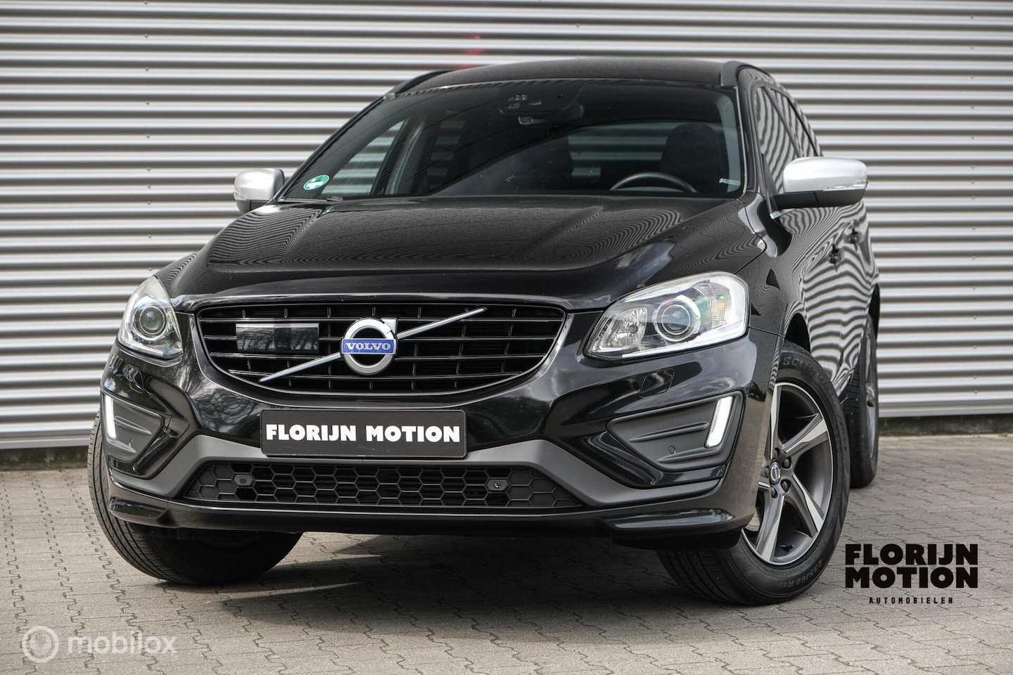 Volvo XC60 - 2.0 T5 AWD R-Design | LED | Stoelverw voor en achter | ACC | HUD | Camera | Harman Kardon - AutoWereld.nl