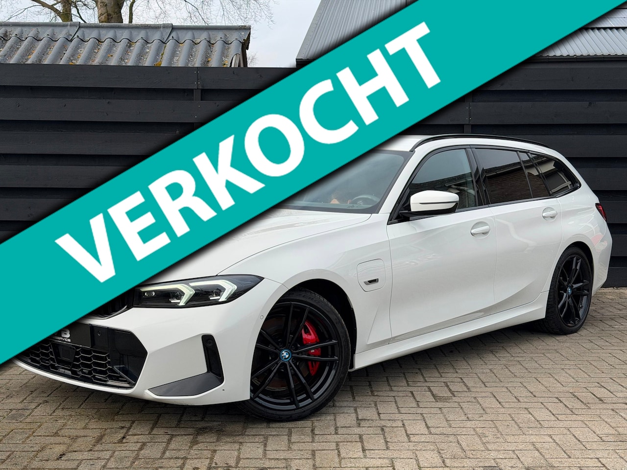 BMW 3-serie Touring - 330e M Sport I Facelift I ACC I Blindspot I Carbon I - AutoWereld.nl
