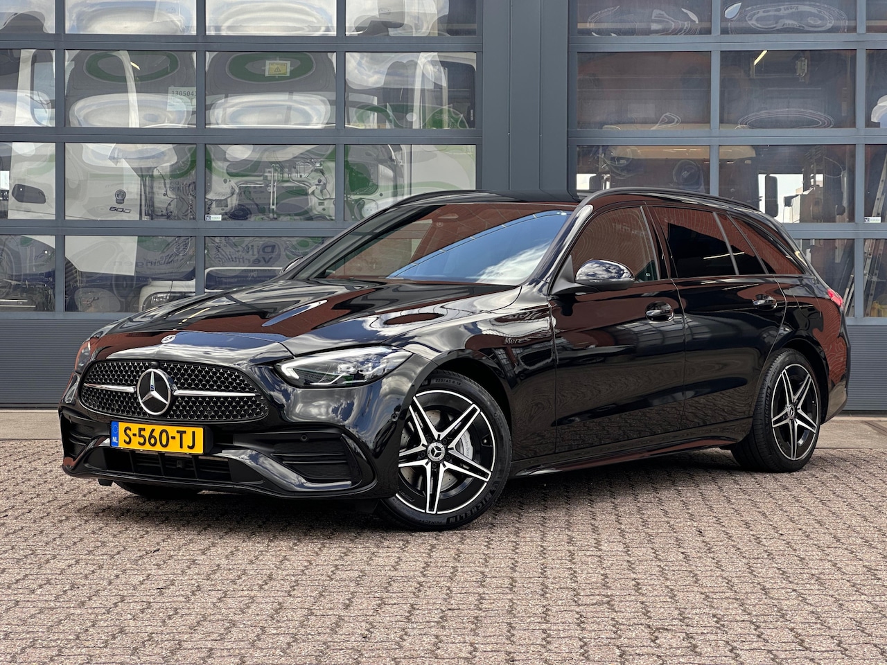 Mercedes-Benz C-klasse Estate - 300 e AMG Line Trekhaak | Panoramadak | Apple Carplay | Stoelverwarming | Achteruitrijcame - AutoWereld.nl