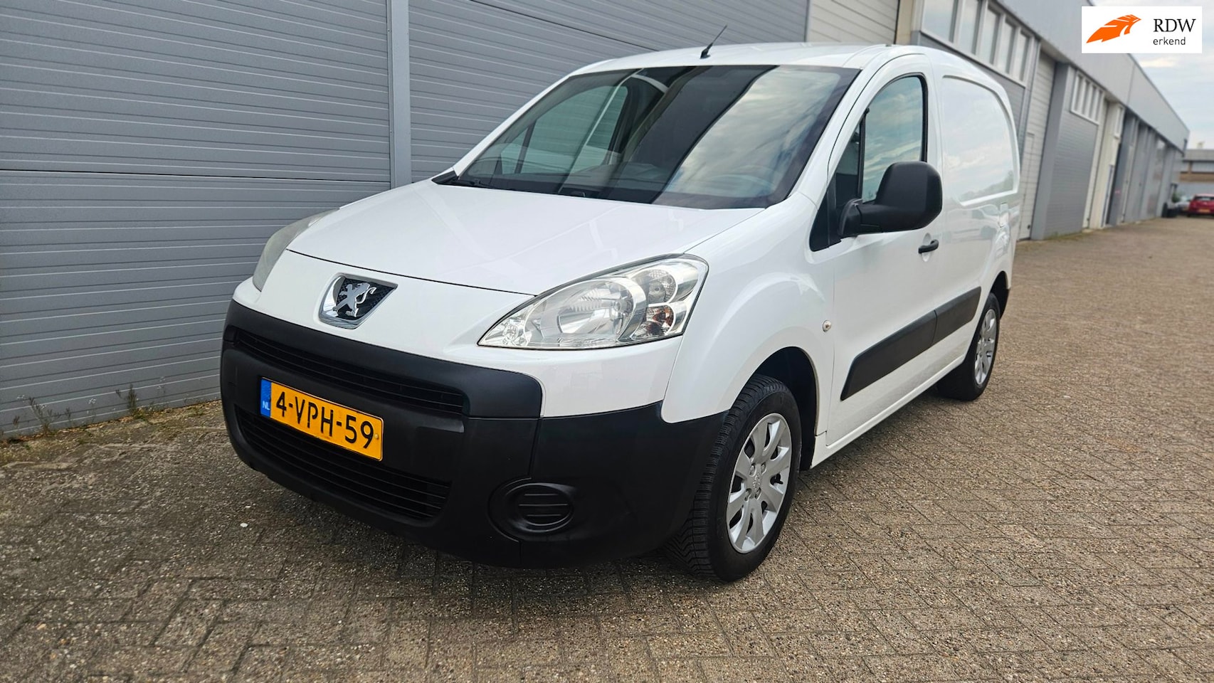 Peugeot Partner - 122 1.6 HDI L1 XT Profit + Airco | APk 06-2027 - AutoWereld.nl