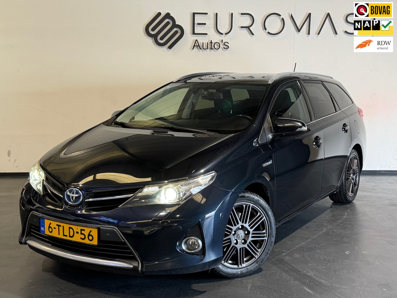 Toyota Auris Touring Sports - 1.8 Hybrid Lease+ Panoramadak Navi Cruise Camera Stoelverwarming Nieuwe Apk - AutoWereld.nl