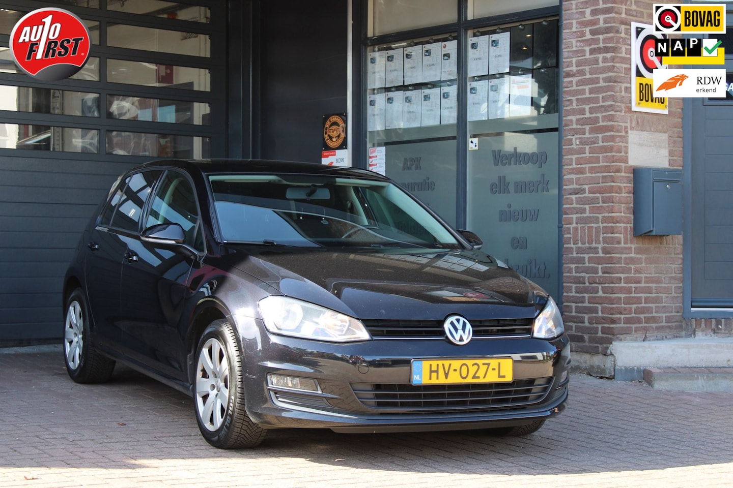 Volkswagen Golf - 1.2 TSI Trendline // All season banden // Trekhaak // Elektrische ramen - AutoWereld.nl