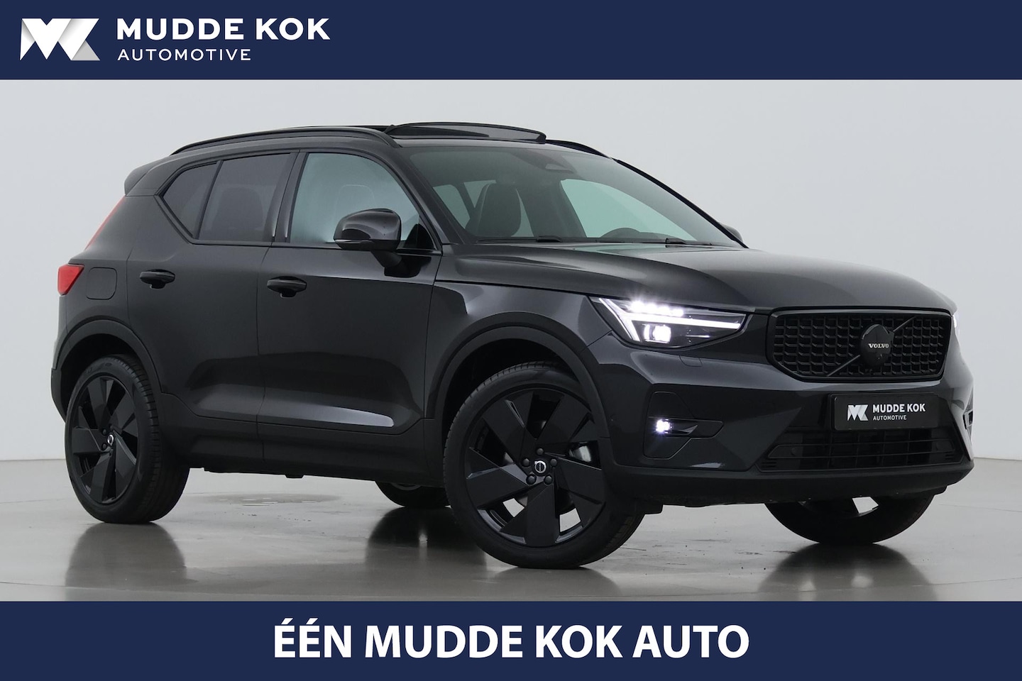 Volvo XC40 - B3 Ultra Black Edition | Panoramadak | ACC | Trekhaak | 360° Camera | Stoel+Stuurverwarmin - AutoWereld.nl