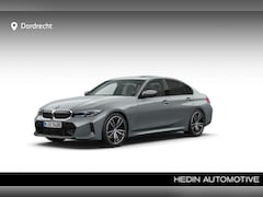 BMW 3-serie - 330e M-Sport | 19" | Harman Kardon | Schuifdak | Camera