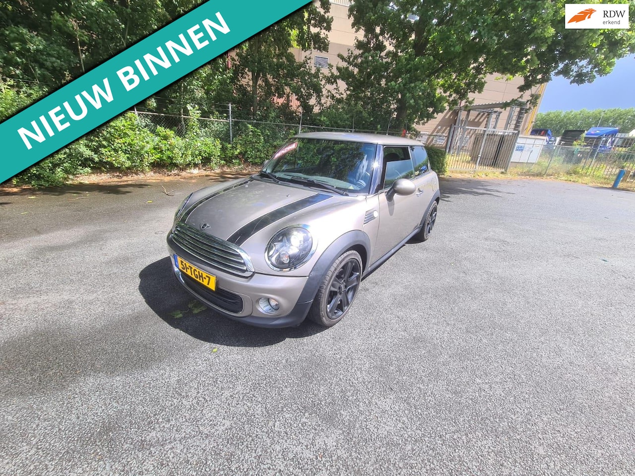MINI One - Mini 1.6 Red Hot Apk bij aflevering - AutoWereld.nl