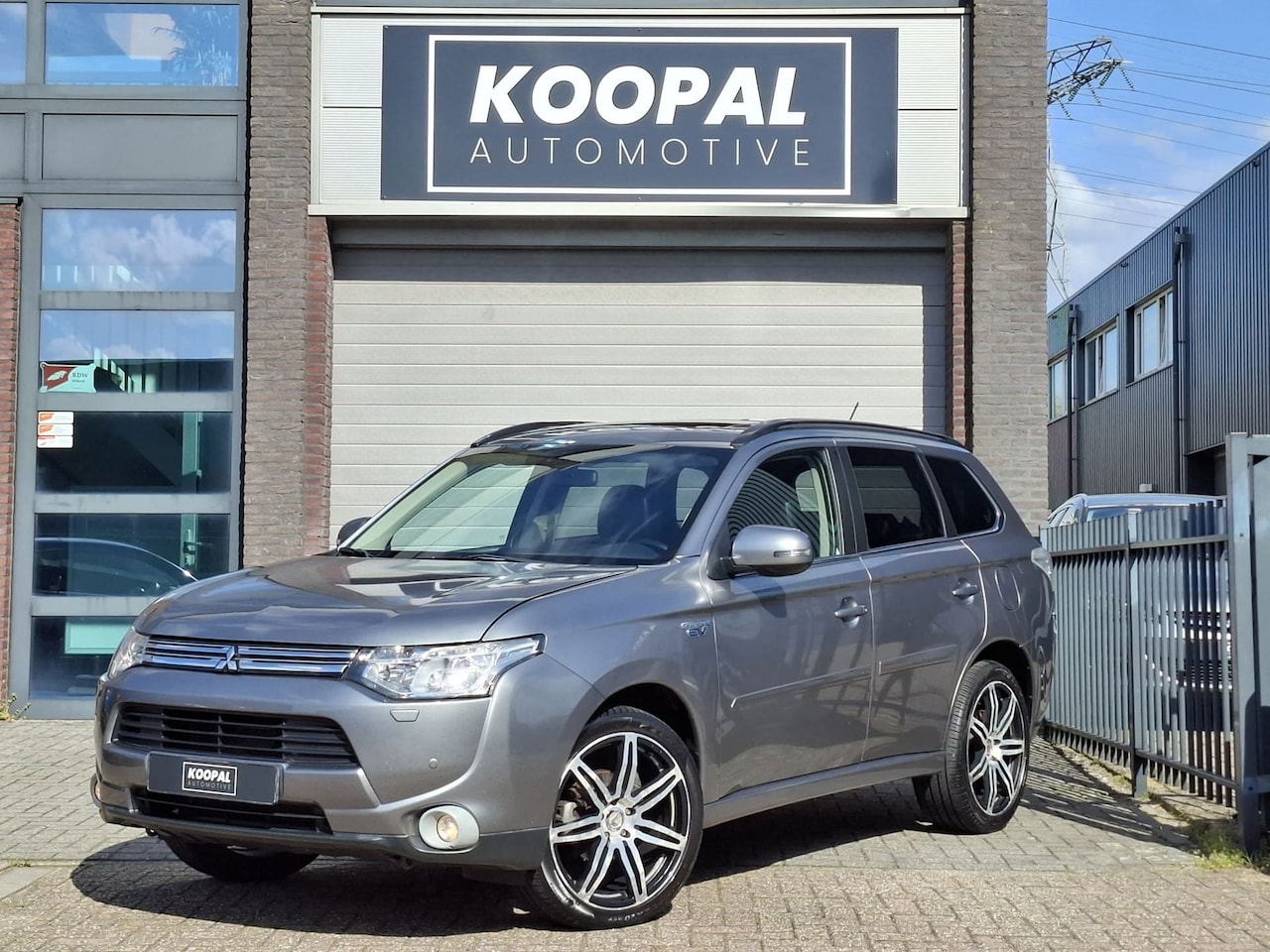 Mitsubishi Outlander - 2.0 PHEV instyle | Trekhaak | Volledig Onderhouden - AutoWereld.nl