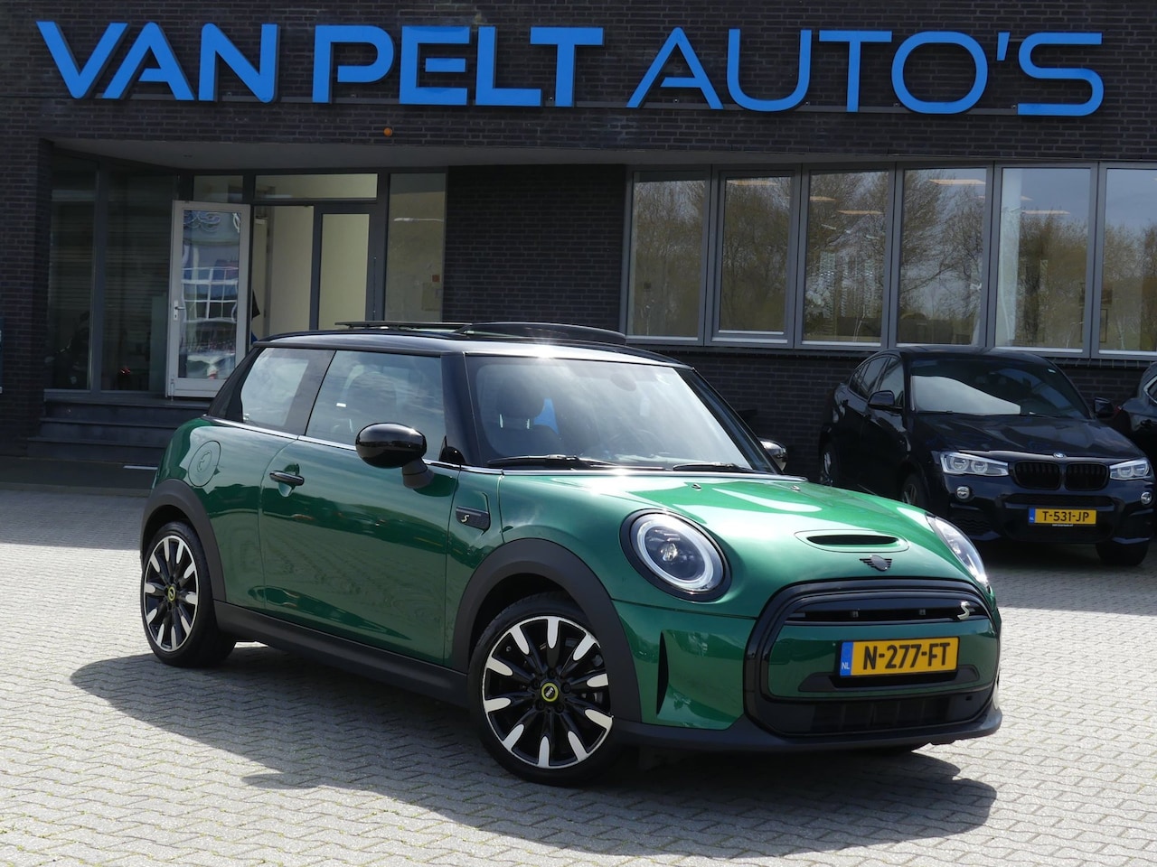 MINI Mini-Electric - Classic 33 kWh PANO / LEDER - AutoWereld.nl