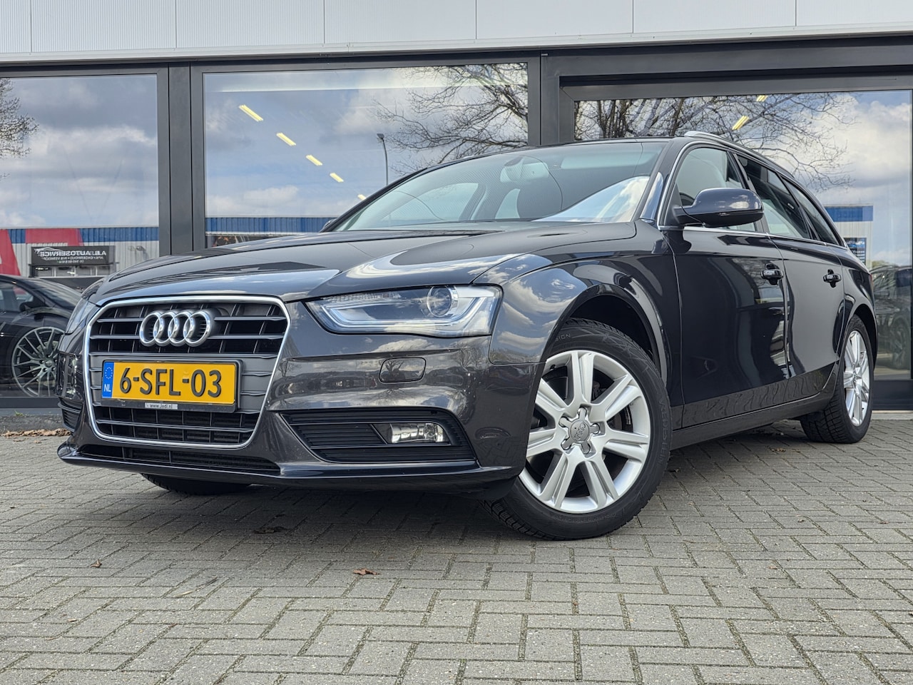 Audi A4 Avant - 1.8 TFSI Business Edition + XENON + NAVI + CRUISE + LM VELGEN - AutoWereld.nl