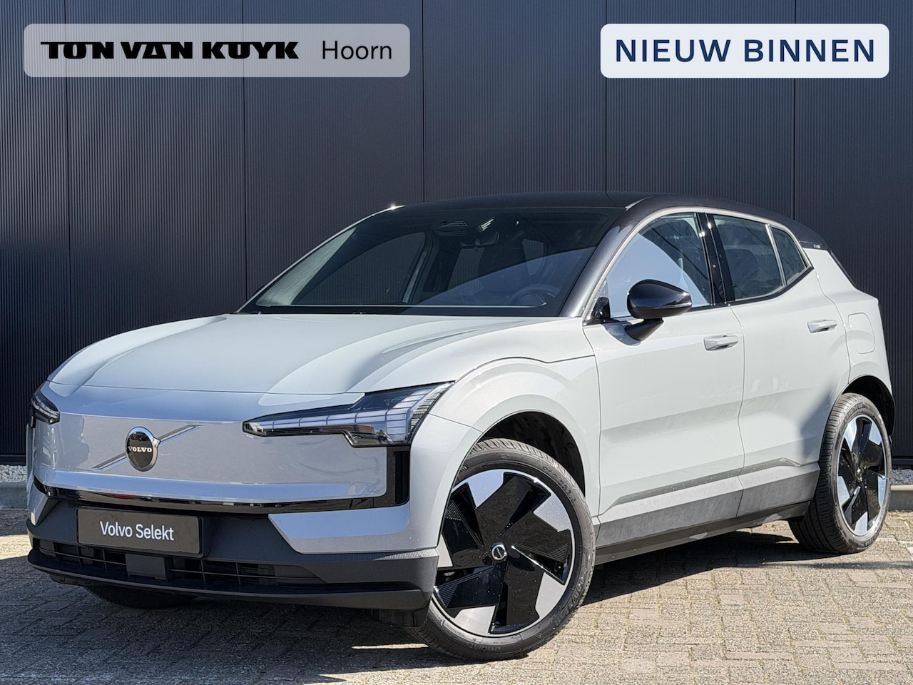 Volvo EX30 - Single Motor Extended Range Core 69 kWh climate line/ zwart dak/ 19 inch/  SOH accupakket - AutoWereld.nl