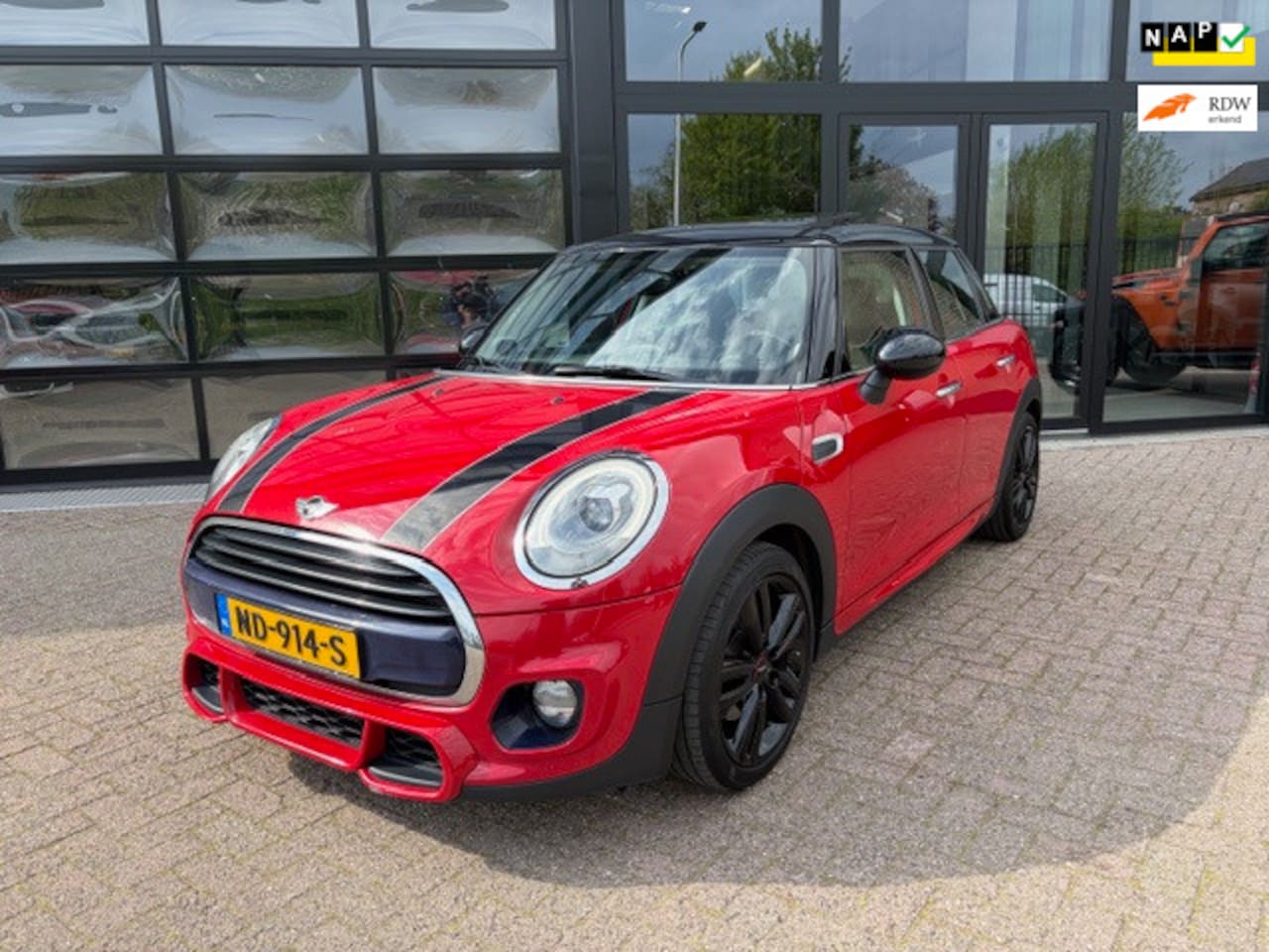 MINI Cooper - Mini Serious Business, JCW Pakket ! - AutoWereld.nl