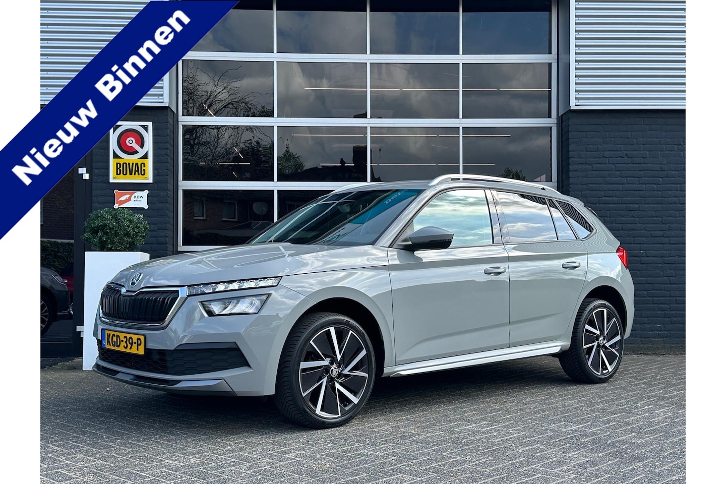 Skoda Kamiq - 1.0 TSI Business Edition 1.0 TSI Business Edition, Automaat, Bluetooth, Cruise, CarPlay, Trekhaak, PDC - AutoWereld.nl
