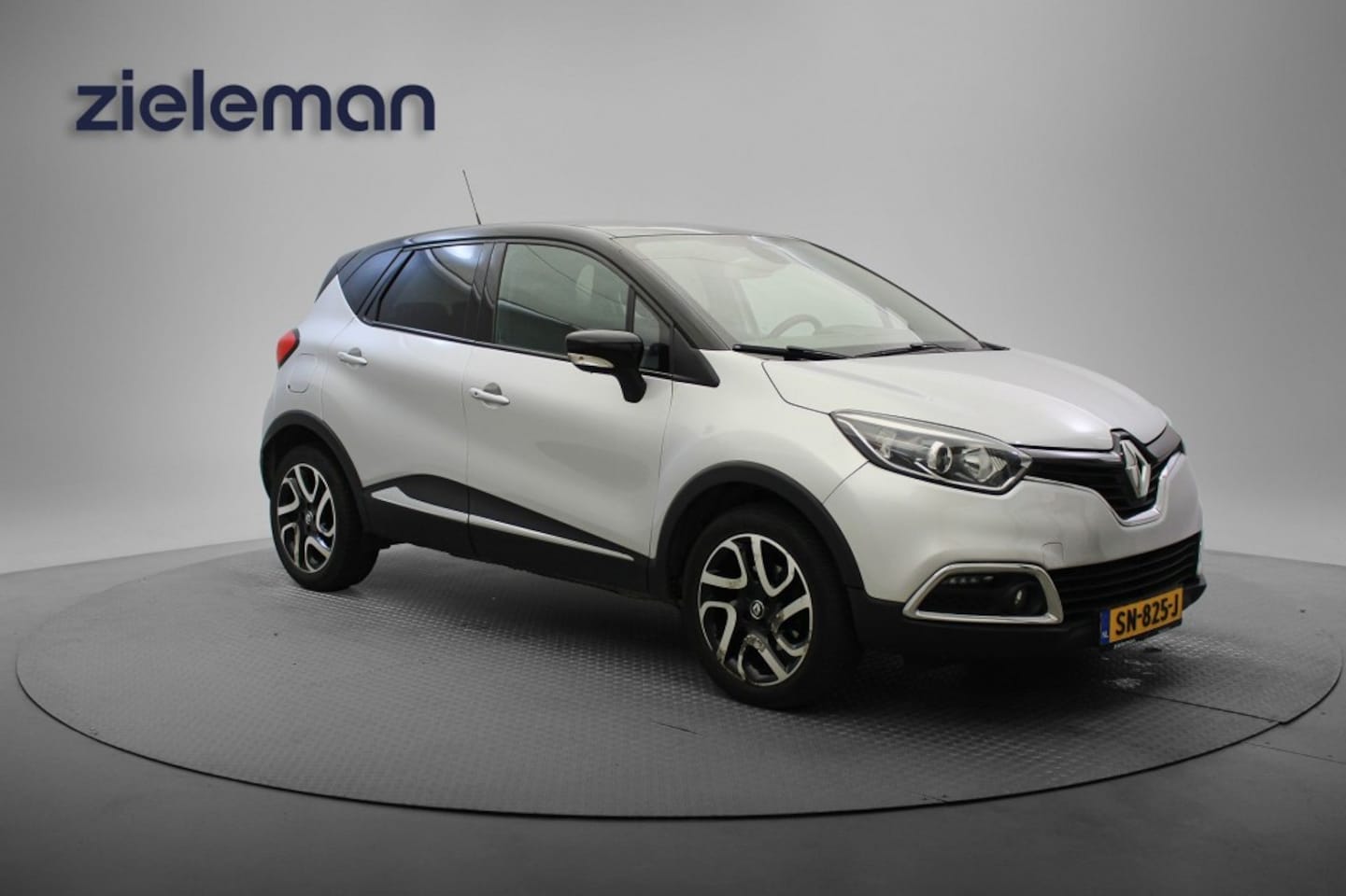 Renault Captur - 1.5 DCi Intens - Navi, Camera, Trekhaak - AutoWereld.nl