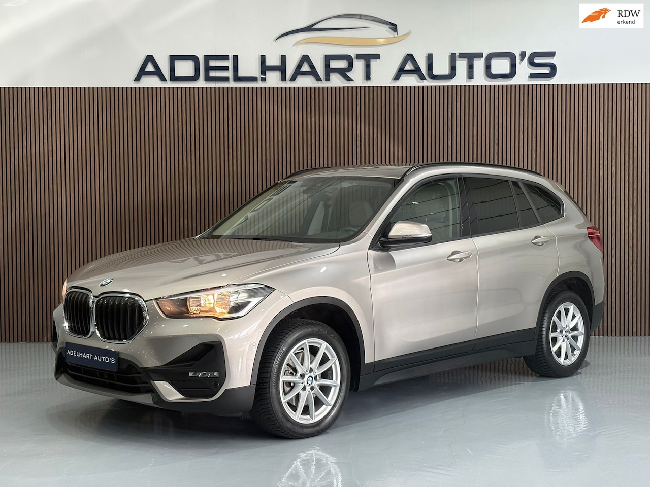 BMW X1 - SDrive18i Face lift Executive Automaat / Navigatie full map / Lederen interieur / Cruise c - AutoWereld.nl