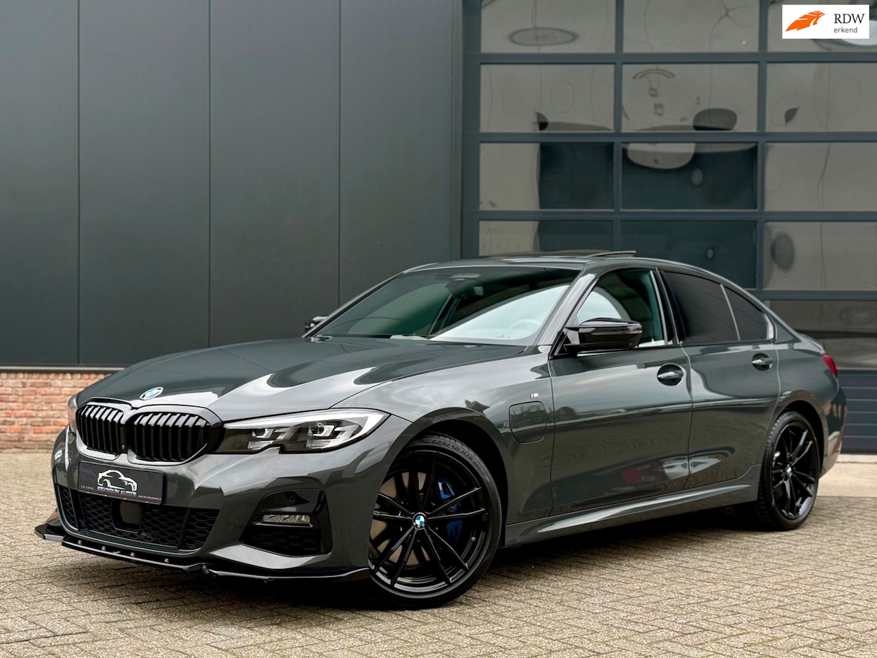 BMW 3-serie - 330e M-perf 292pk 340i/Pano/Headup/H&K/Maxton - AutoWereld.nl