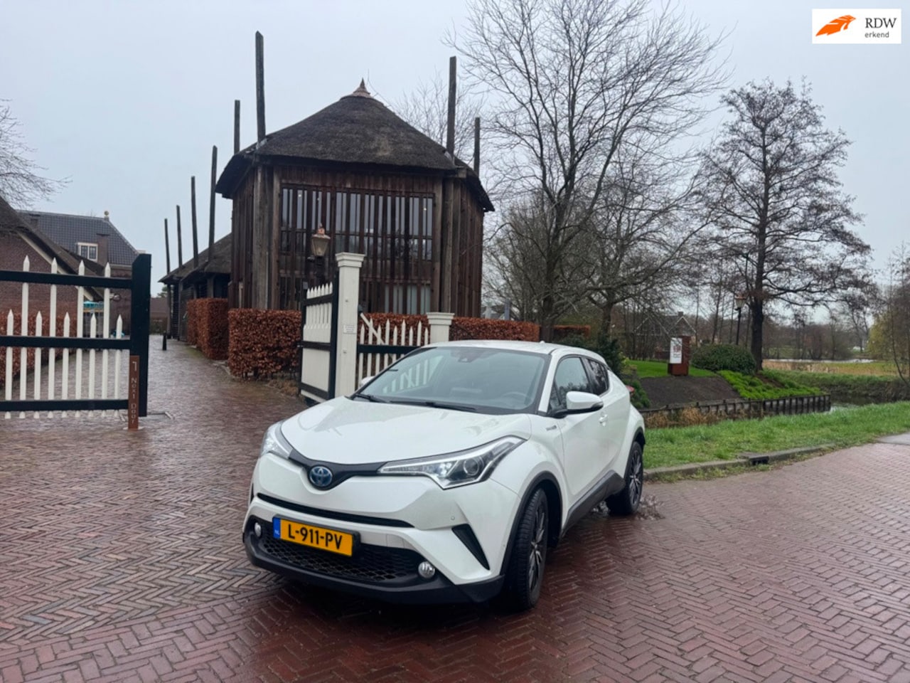 Toyota C-HR - 1.8 Hybrid Bi-Tone 1.8 Hybrid Bi-Tone - AutoWereld.nl
