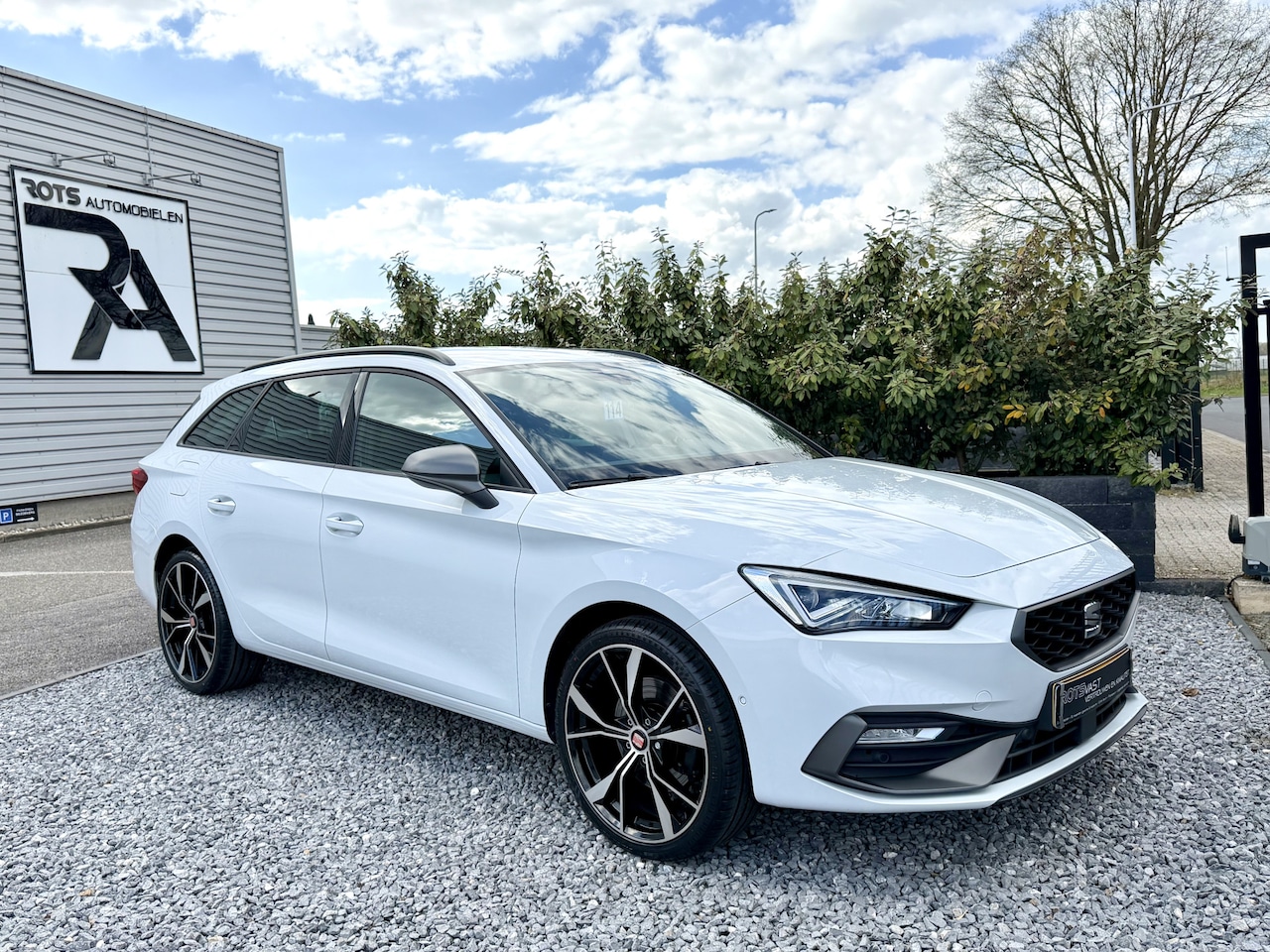 SEAT Leon Sportstourer - 1.4 TSI FR e-Hybrid Plug-IN! Led|Camera|Keyles|Carplay|Memory - AutoWereld.nl