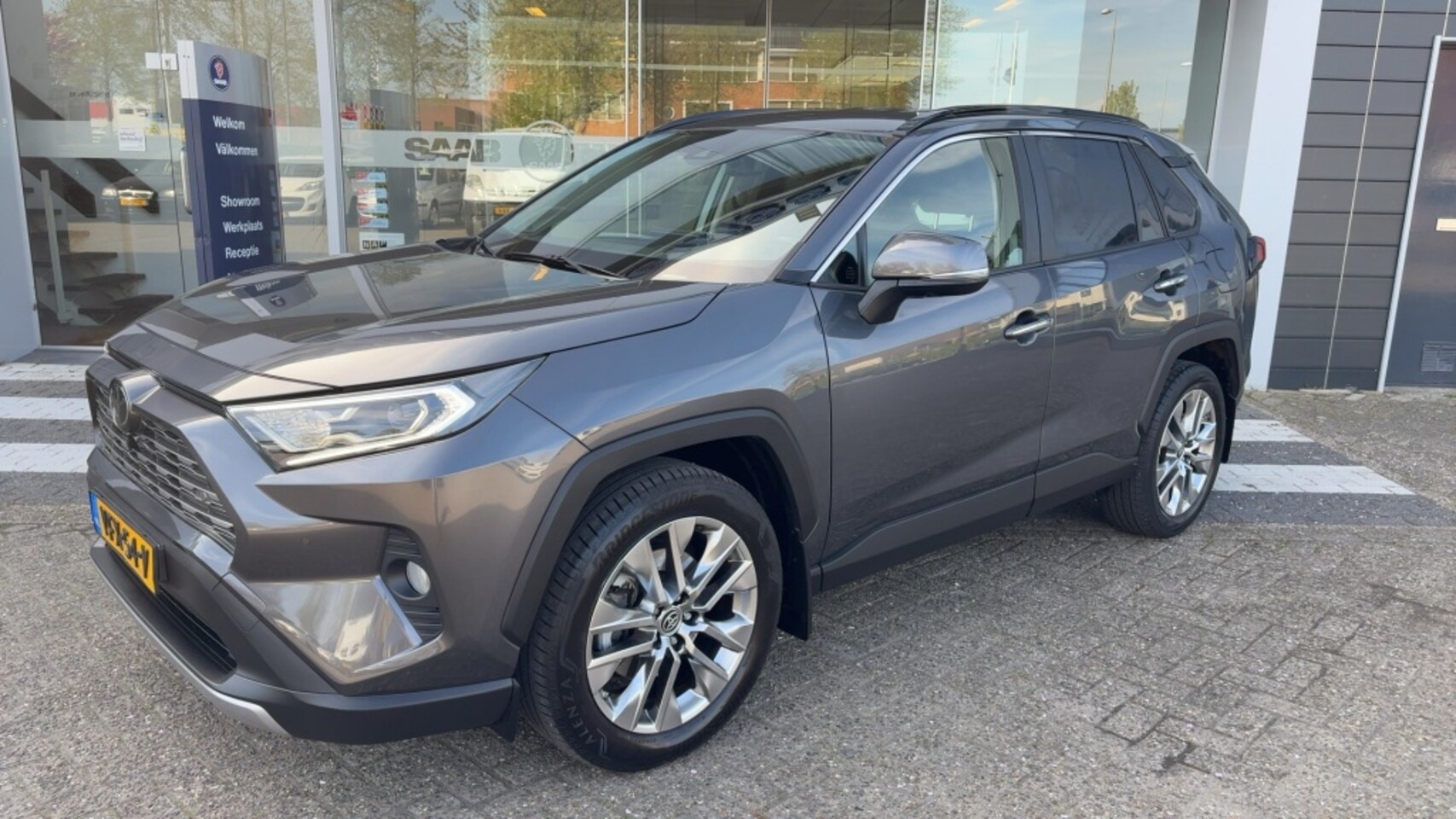 Toyota RAV4 - 2.0 VVT Executive Grijs kenteken AWD - AutoWereld.nl