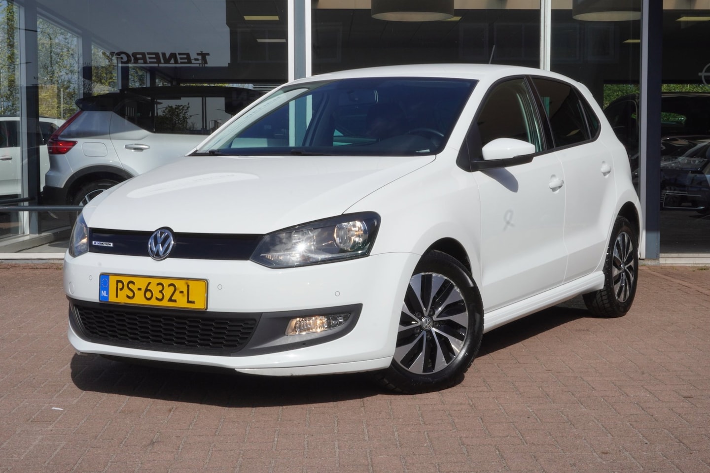 Volkswagen Polo - 1.0 BlueMotion Edition 5deurs | Airco | 2017 | Vol opties | Lm velgen | Inruil mogelijk - AutoWereld.nl