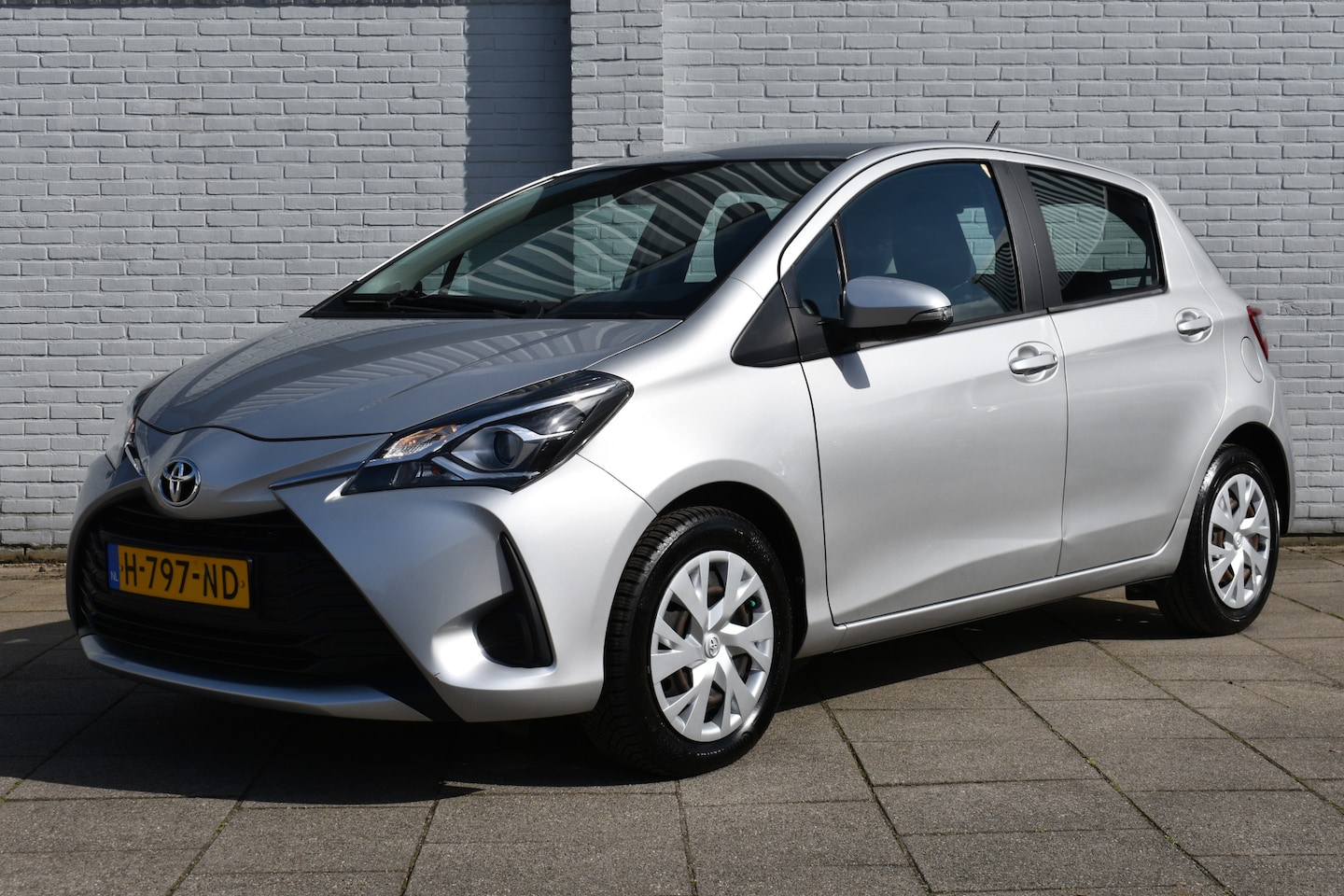 Toyota Yaris - 1.5 VVT-i Active Automaat 112pk | Dealer onderhouden | Achteruitrijcamera | Cruise control - AutoWereld.nl