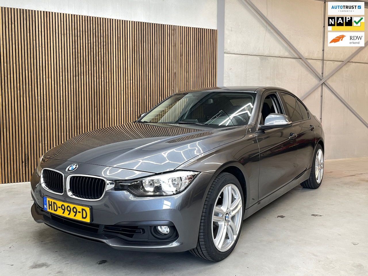 BMW 3-serie - 318i Essential |AUTOMAAT | LED | TREKHAAK | - AutoWereld.nl