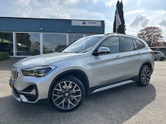 BMW X1 - sDrive20i VDL Nedcar Edition, Pano dak, head-up Trekhaak