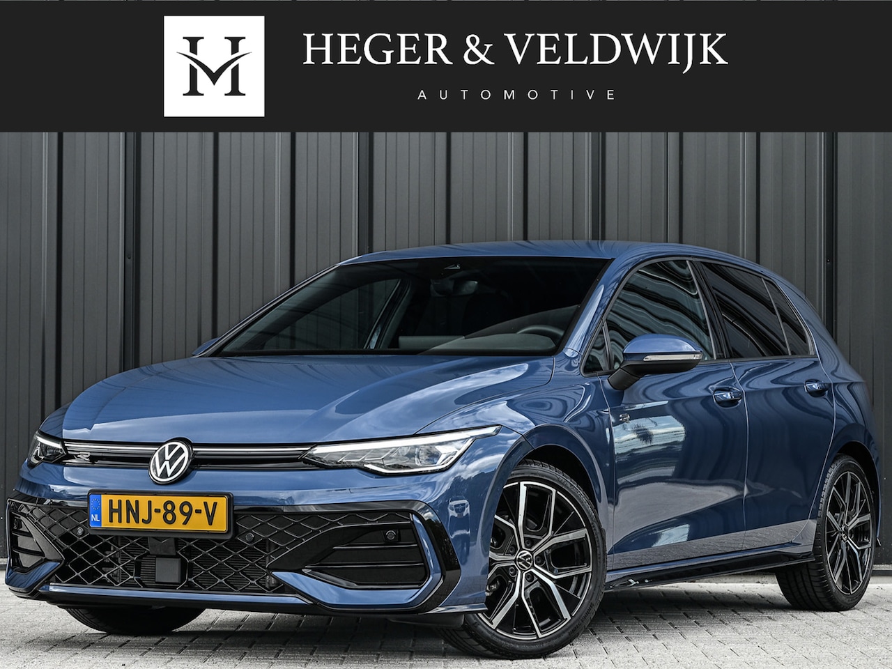 Volkswagen Golf - 1.5 eTSI R-Line Edition | R-Line Seats | Camera | Trekhaak | Adaptive cruise | - AutoWereld.nl