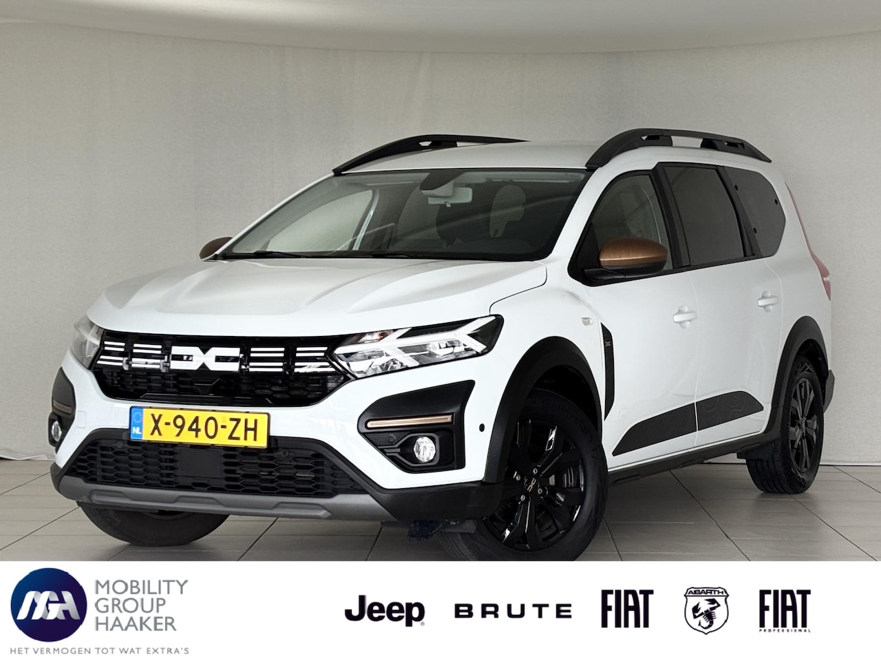 Dacia Jogger - 1.6 Hybrid 140 Extreme 7-persoons | Apple-Android | Trekhaak | Dealonderhouden - AutoWereld.nl