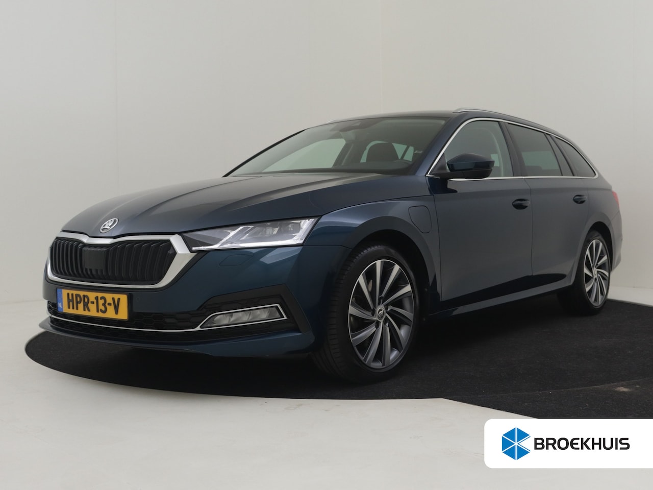 Skoda Octavia Combi - 1.4 TSI iV PHEV Business Edition Plus 204 PK DSG/AUTO | Head-up Display | Trekhaak | Parke - AutoWereld.nl