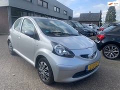 Toyota Aygo - 1.0-12V 2006 € 2.450.- AIRCO 1 JR. APK , ZO MEE
