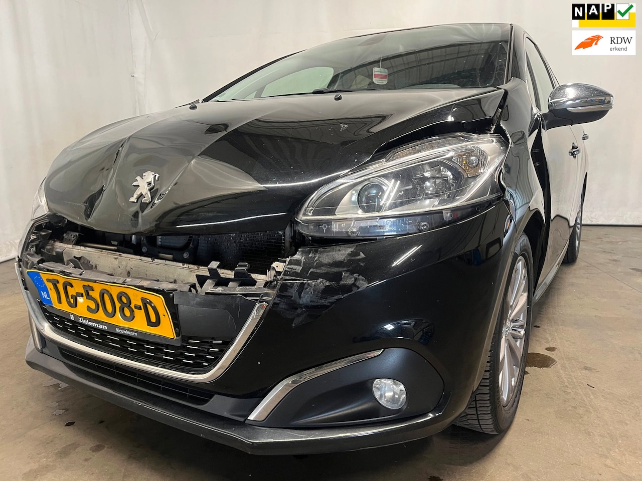 Peugeot 208 - 1.2 PureTech Blue Lease Executive - Front Schade - AutoWereld.nl