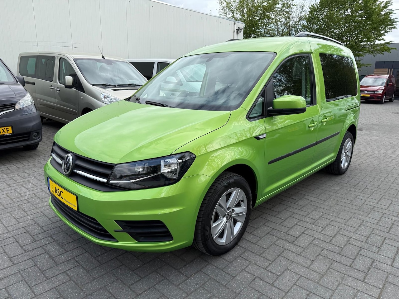 Volkswagen Caddy - TSI Trendline - Rolstoelauto 3+1 - Bodemverlaging - Luxe uitvoering - 1e Eigenaar - Rolsto - AutoWereld.nl