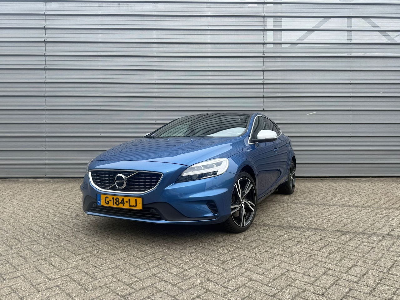 Volvo V40 - T3 152PK Polar+ Sport | HK Audio | Camera | Glazen Dak | Keyless Entry | Dealer Onderhoude - AutoWereld.nl
