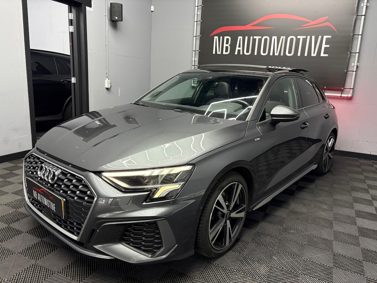 Audi A3 Sportback - 35 TFSI S-line Pano - AutoWereld.nl