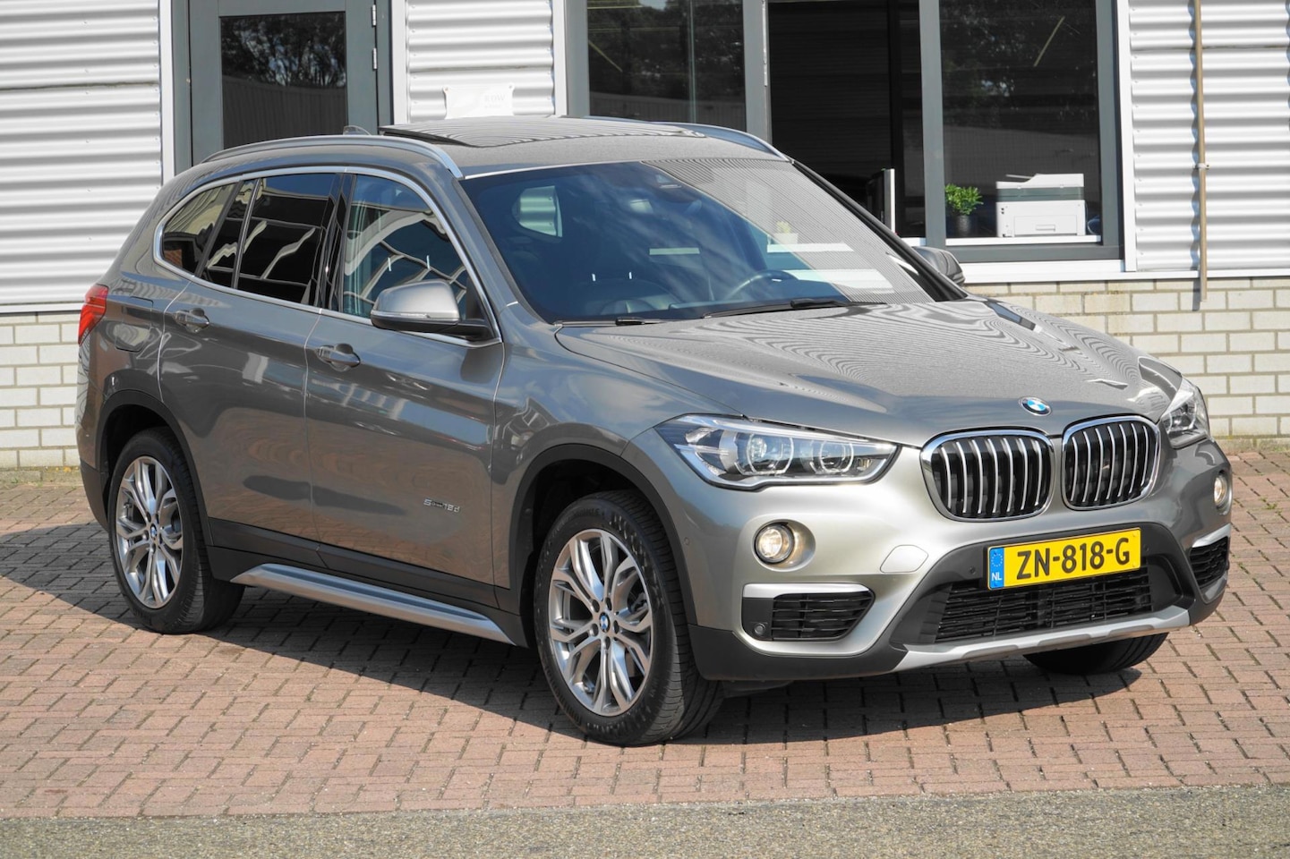BMW X1 - SDrive18d PANO LEDER HEAD-UP - AutoWereld.nl