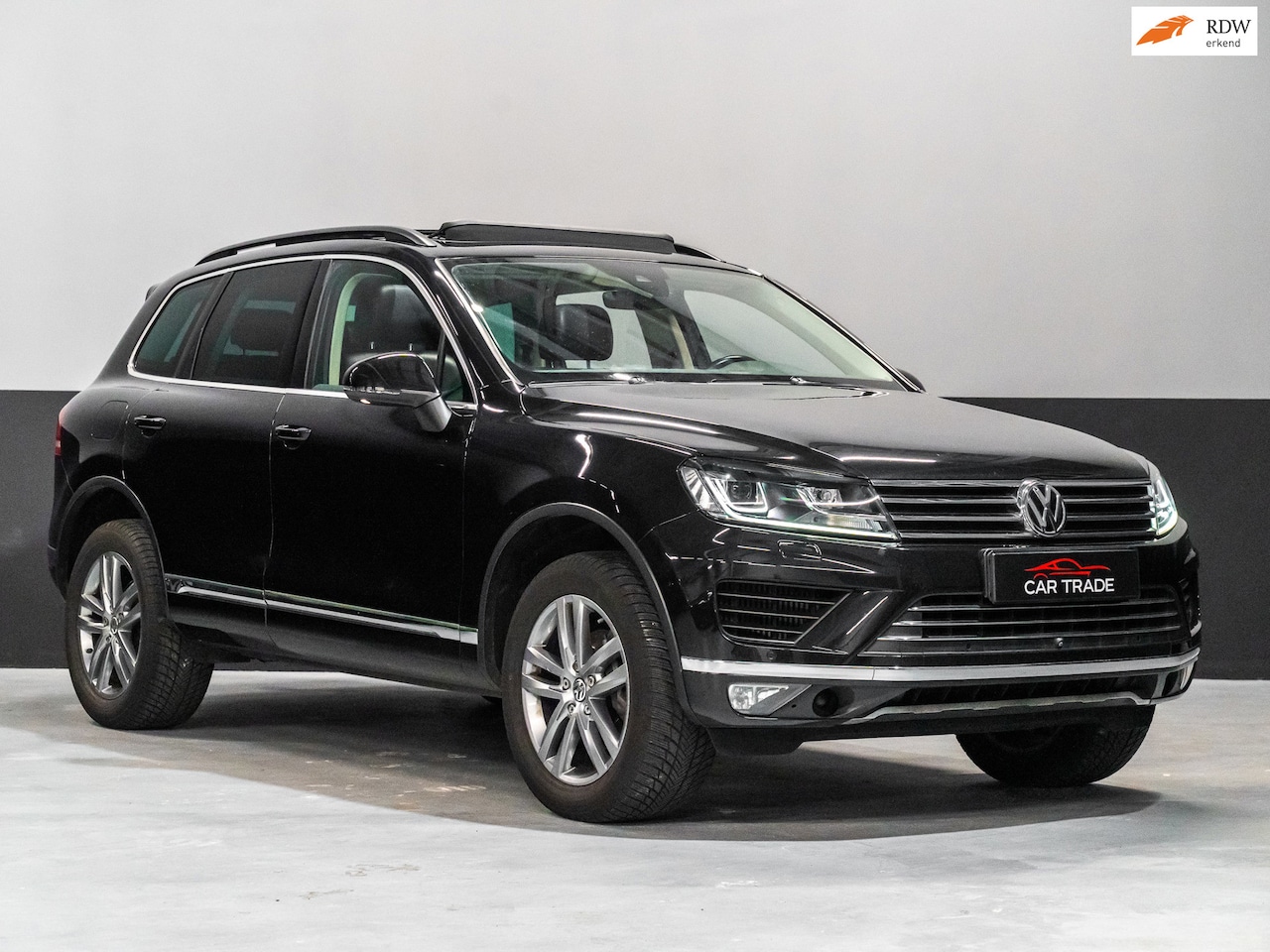 Volkswagen Touareg - 3.0 TDI Exclusive Series Panodak | Leder | Camera | Navi - AutoWereld.nl