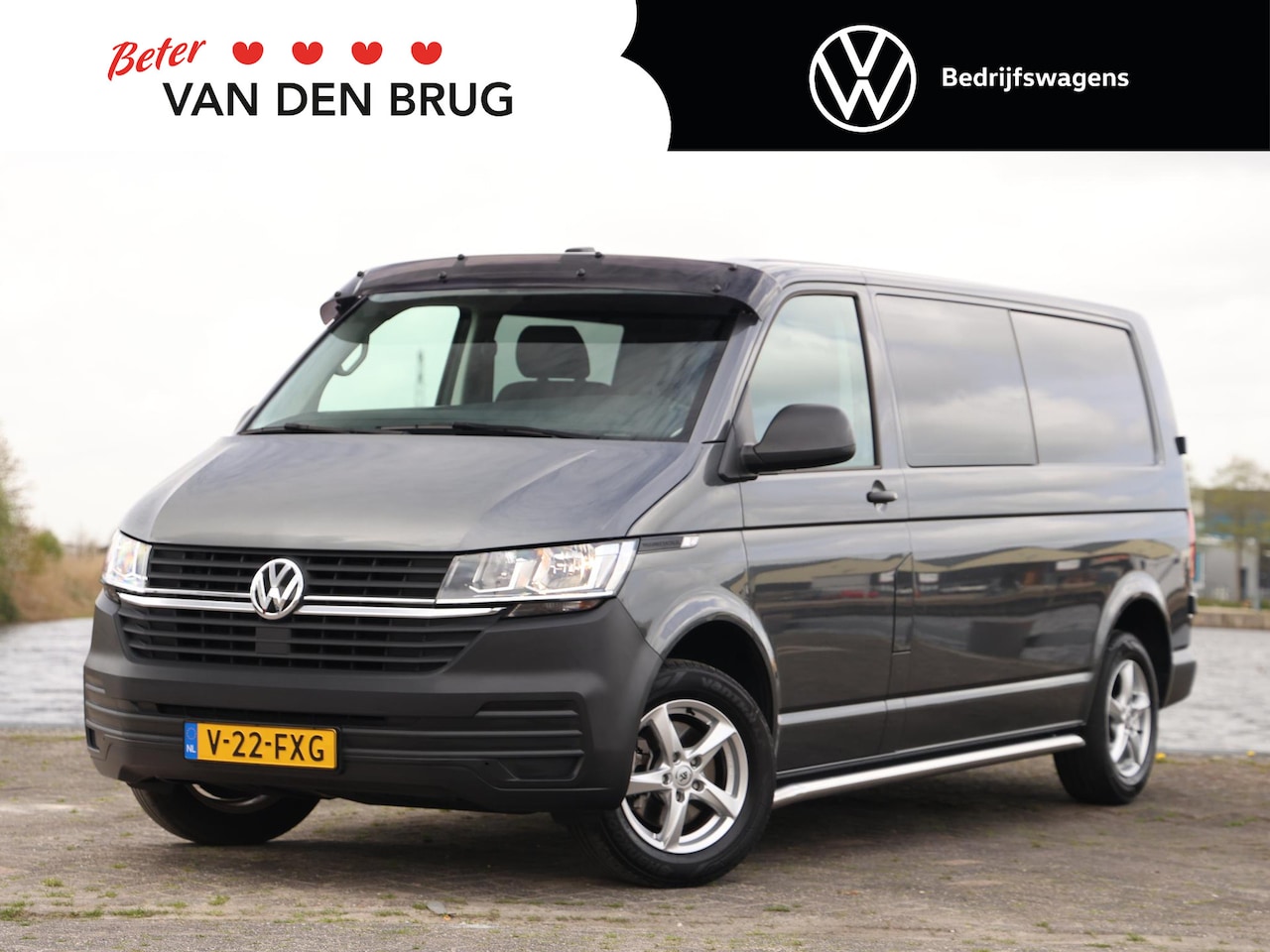 Volkswagen Transporter - 2.0 TDI 110PK L2 Dubbele cabine | Navigatie | Cruise control | Airco | Camera | Lm velgen - AutoWereld.nl