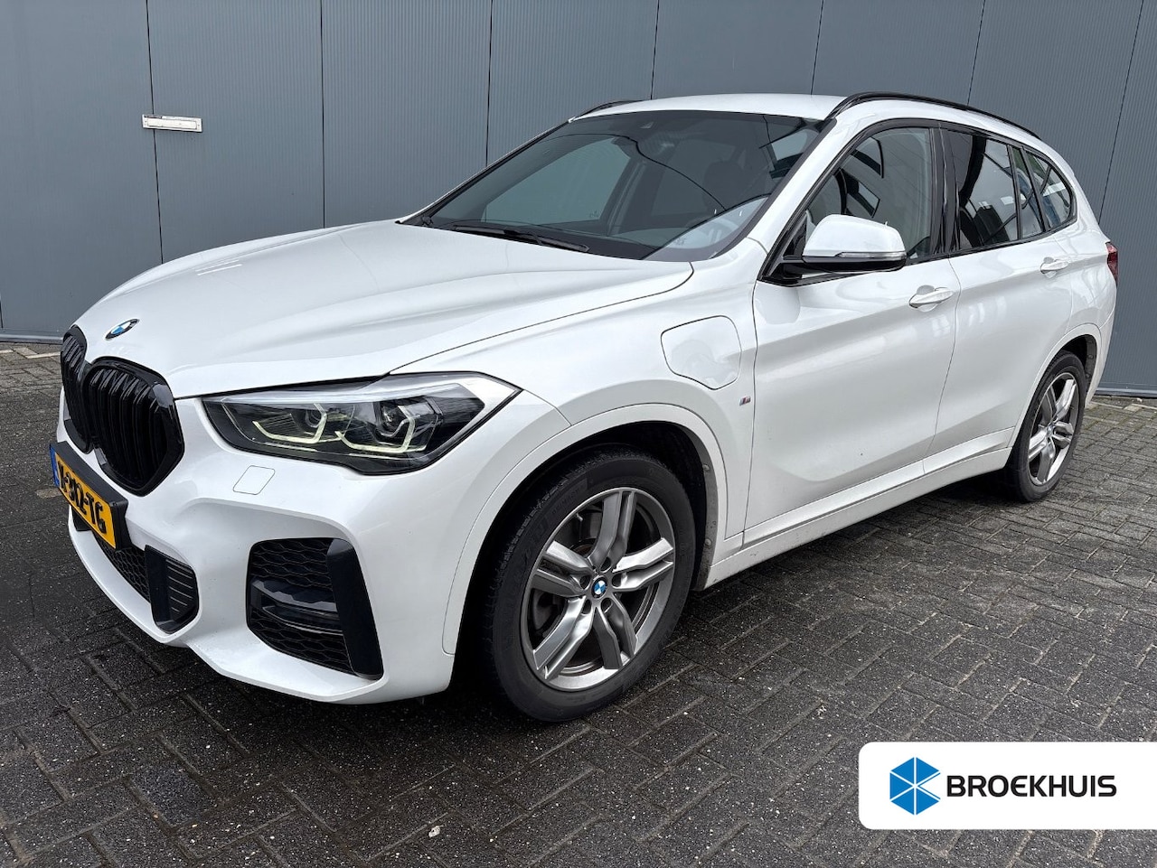 BMW X1 - xDrive25e eDrive Edition 220pk M-Sport | M-pakket | Sportstoelen | Trekhaak | Leder | Crui - AutoWereld.nl