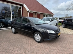 Ford Focus - 1.6 16V TREND AIRCO / CRUISE CONTROL / TREKHAAK / NIEUWE APK