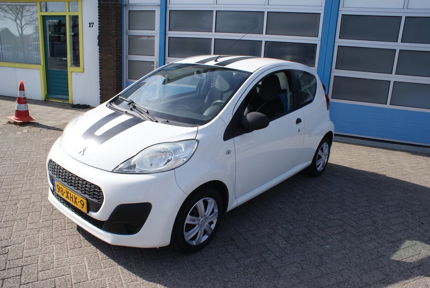 Peugeot 107 - 1.0 Access Accent met 4nieuwe bande en apk - AutoWereld.nl