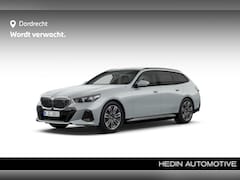 BMW i5 Touring - eDrive40 84 kWh | M-Sport | 19" | CoPilot | Panoramadak | Trekhaak | Ventilatiestoelen | B