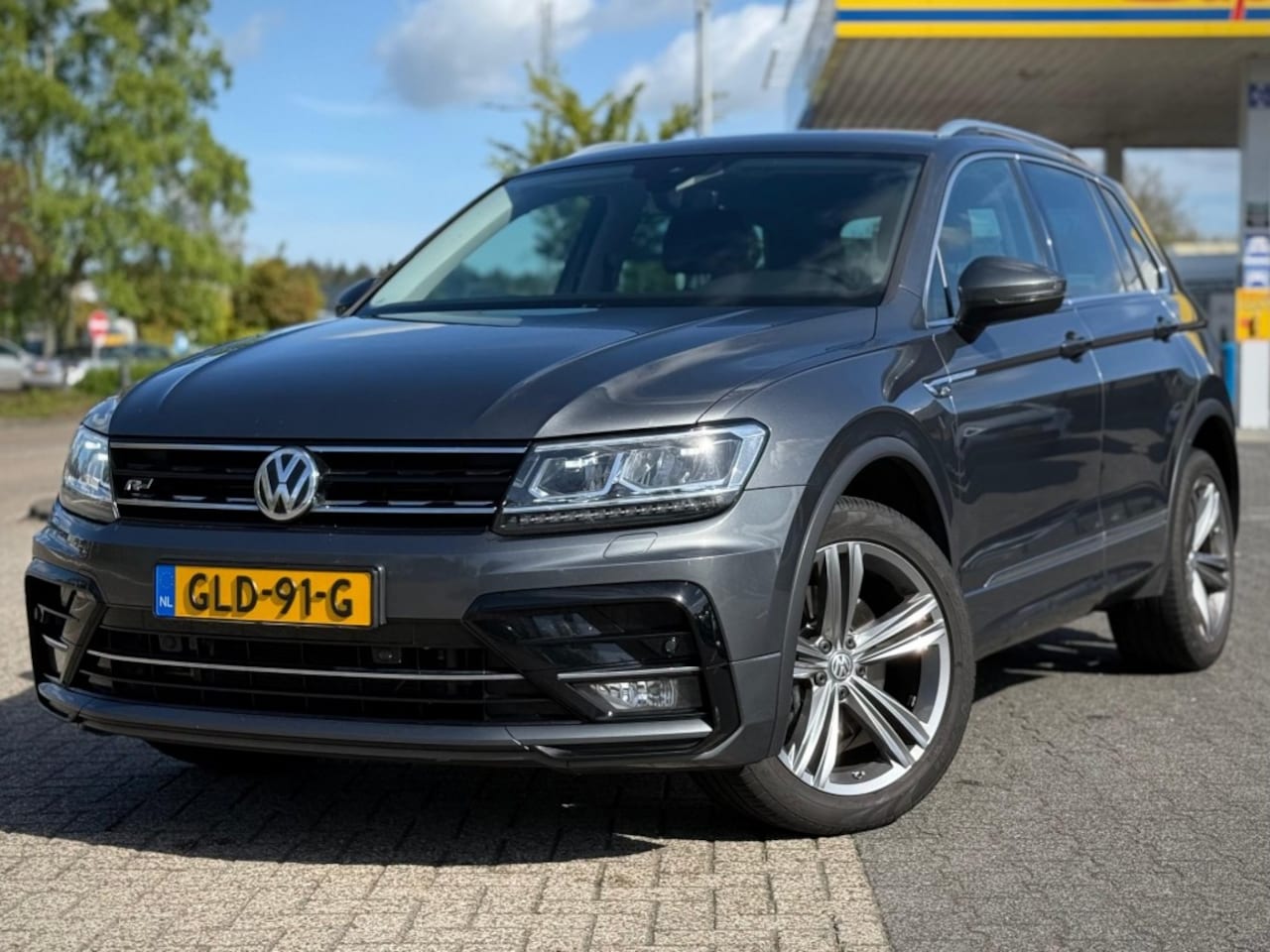 Volkswagen Tiguan - 4MOTION 220PK A/T R-LINE - AutoWereld.nl