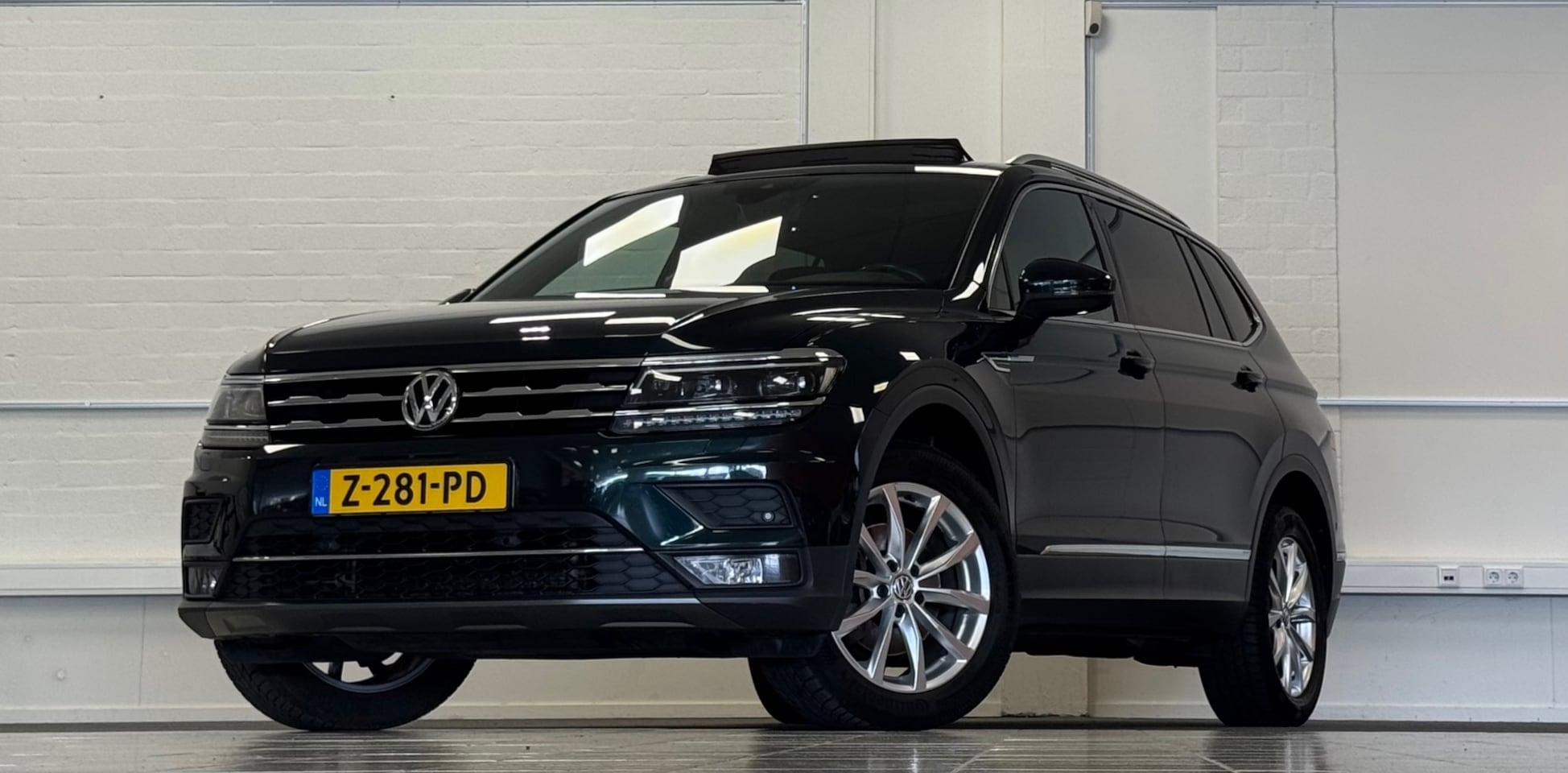 Volkswagen Tiguan Allspace - 1.5 TSI Highline 7p. 1e Eigenaar Pano Navi Camera LED Mooi! - AutoWereld.nl