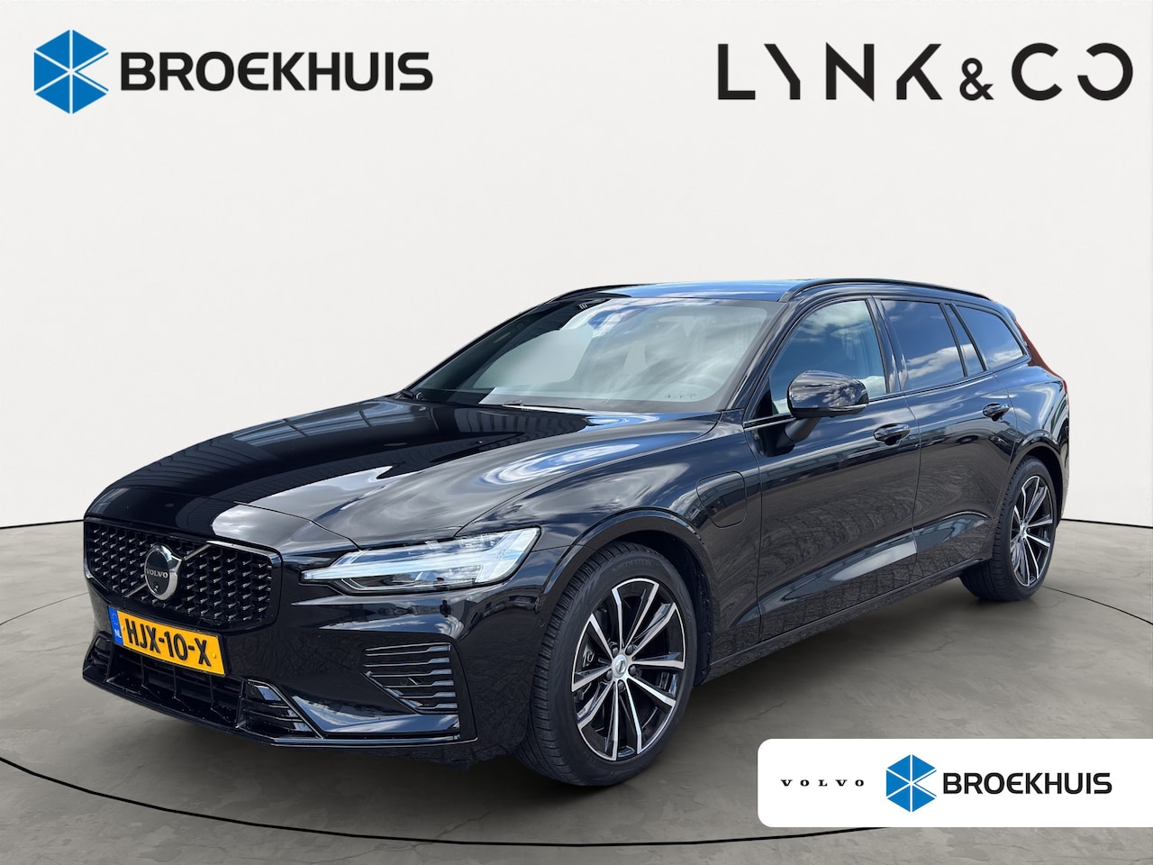 Volvo V60 - T6 Plug-in hybrid AWD Plus Dark | Trekhaak | 360 Camera | Harman & Kardon | Getint glas | - AutoWereld.nl