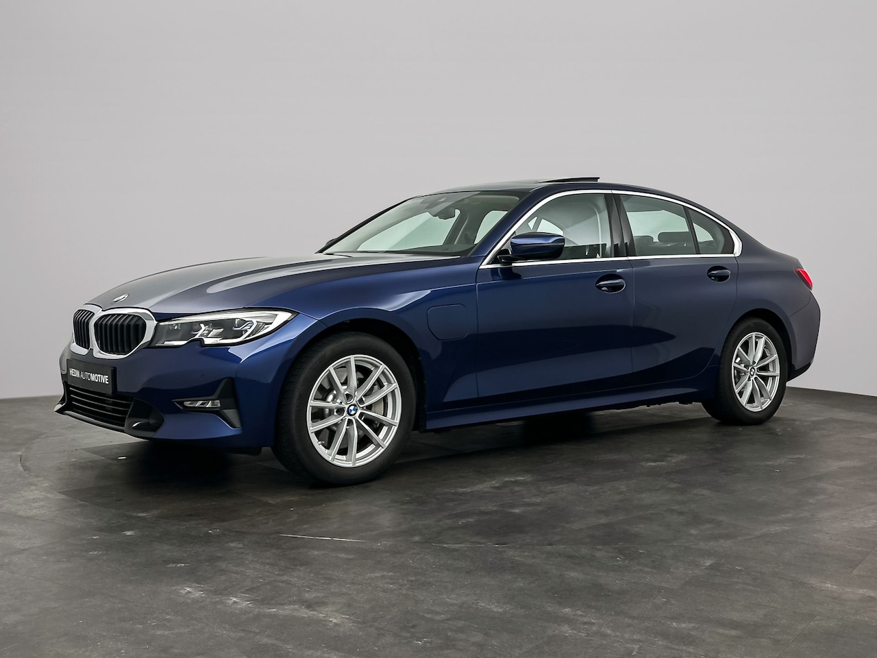 BMW 3-serie - 330e Sportline | Schuifdak | Head up | Sportstoelen | Comfort Access | Harman Kardon | - AutoWereld.nl