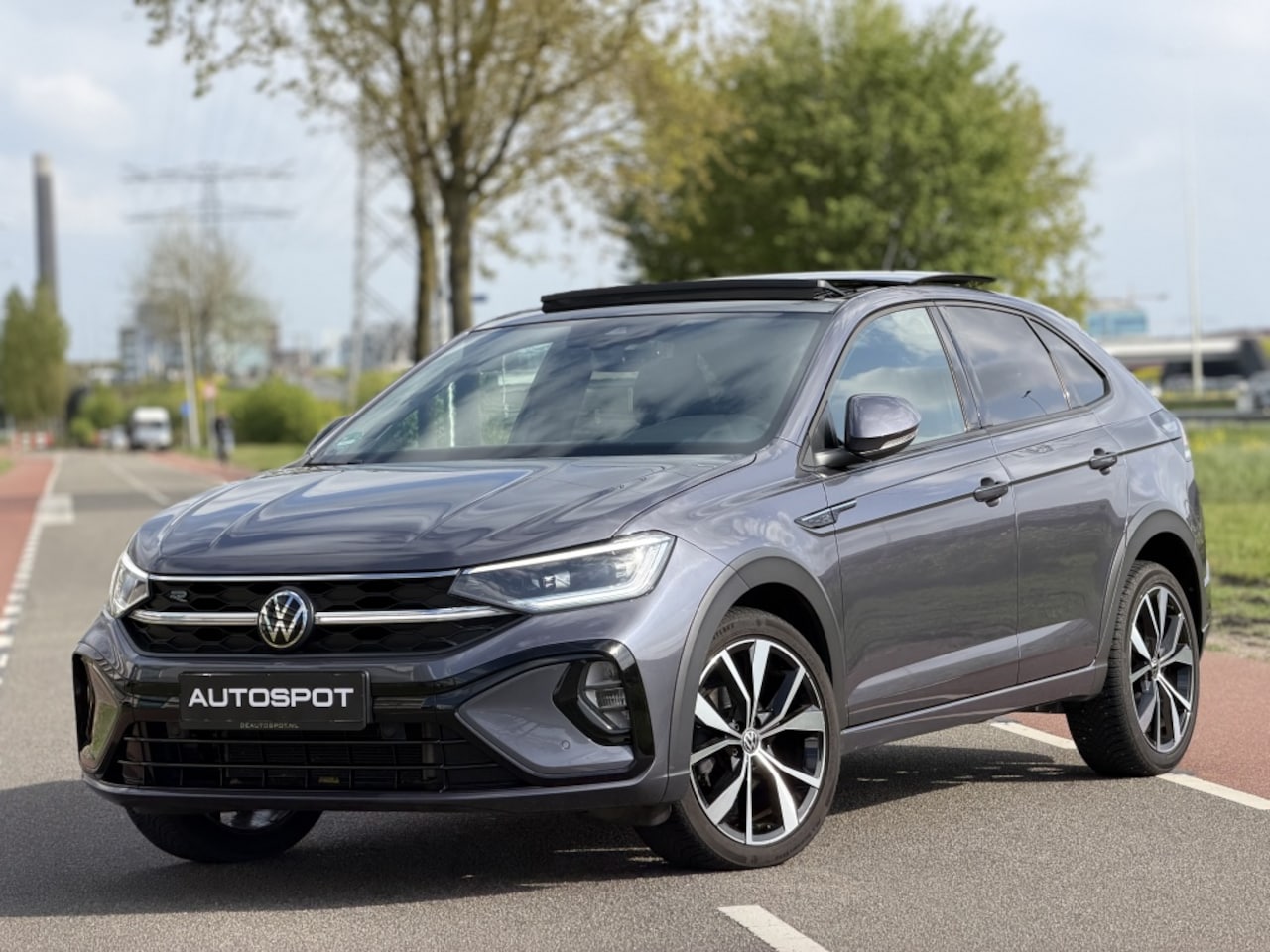 Volkswagen Taigo - 1.5 TSI R-Line Pano IQ Light Keyless Virtual Camera - AutoWereld.nl