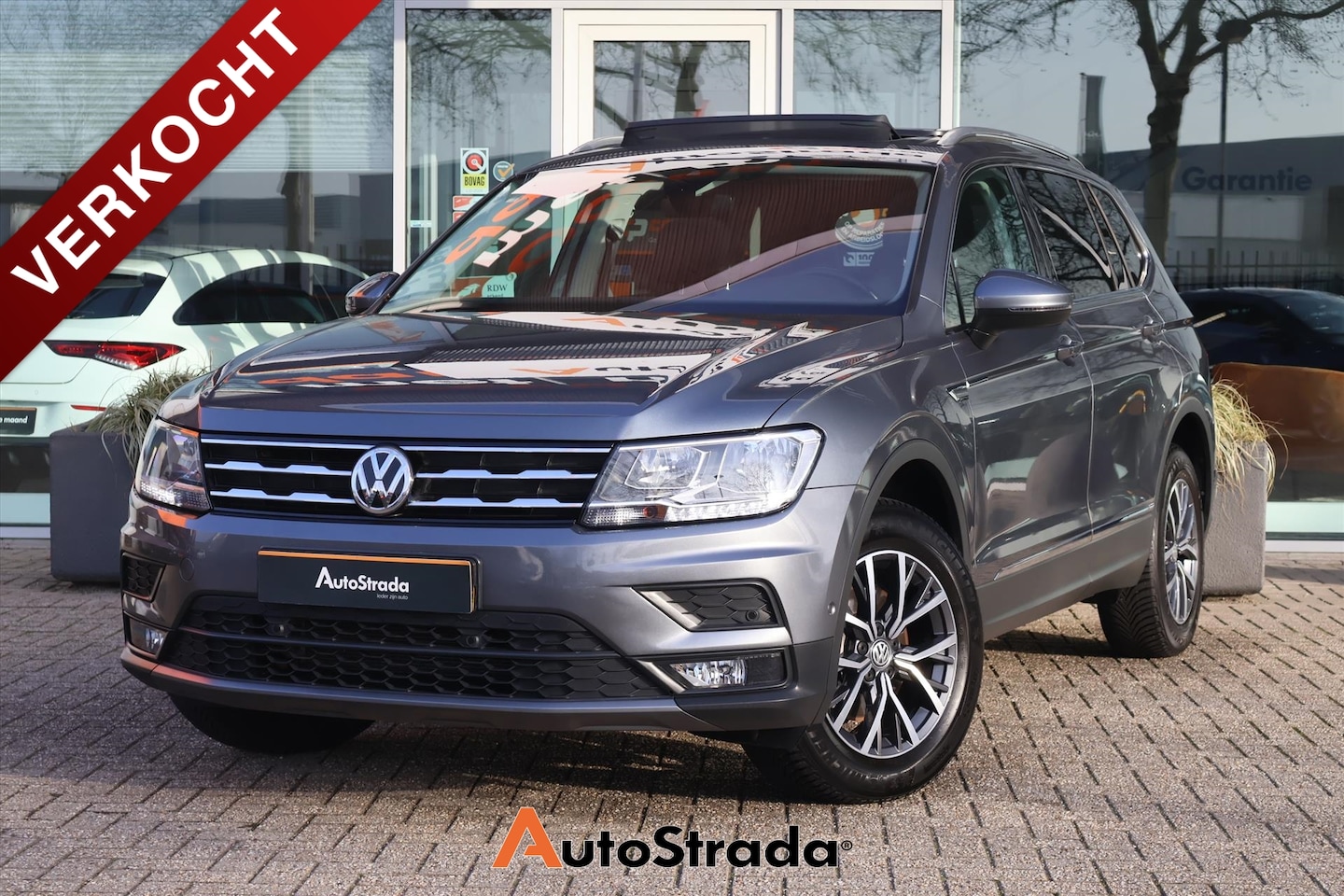 Volkswagen Tiguan Allspace - 1.5 Comfortline TSI 150pk | 7 Persoons | Keyless | Camera | Trekhaak | ACC | Climate | Pan - AutoWereld.nl