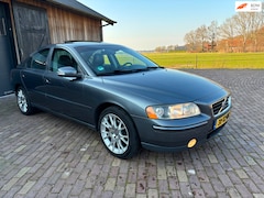 Volvo S60 - 2.4 Kinetic AUTOMAAT , NL AUTO, LEER , STOELVERWARMING, SCHUIFKANTELDAK