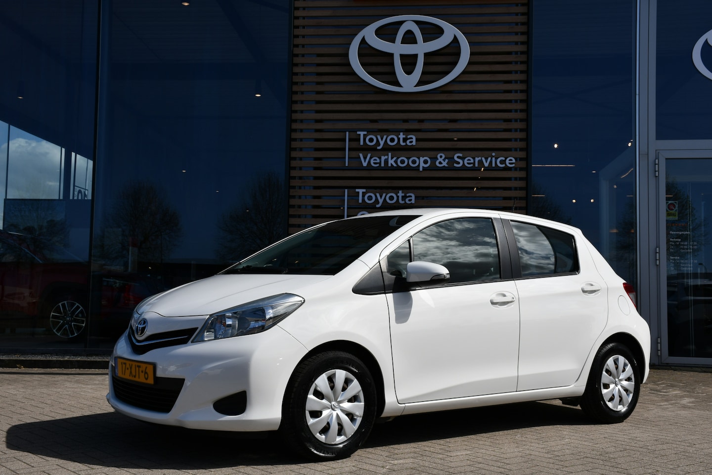 Toyota Yaris - 1.0 VVT-i Aspiration 5-deurs 70pk | Airco | Bluetooth | Nieuwe APK! | Achteruitrijcamera | - AutoWereld.nl
