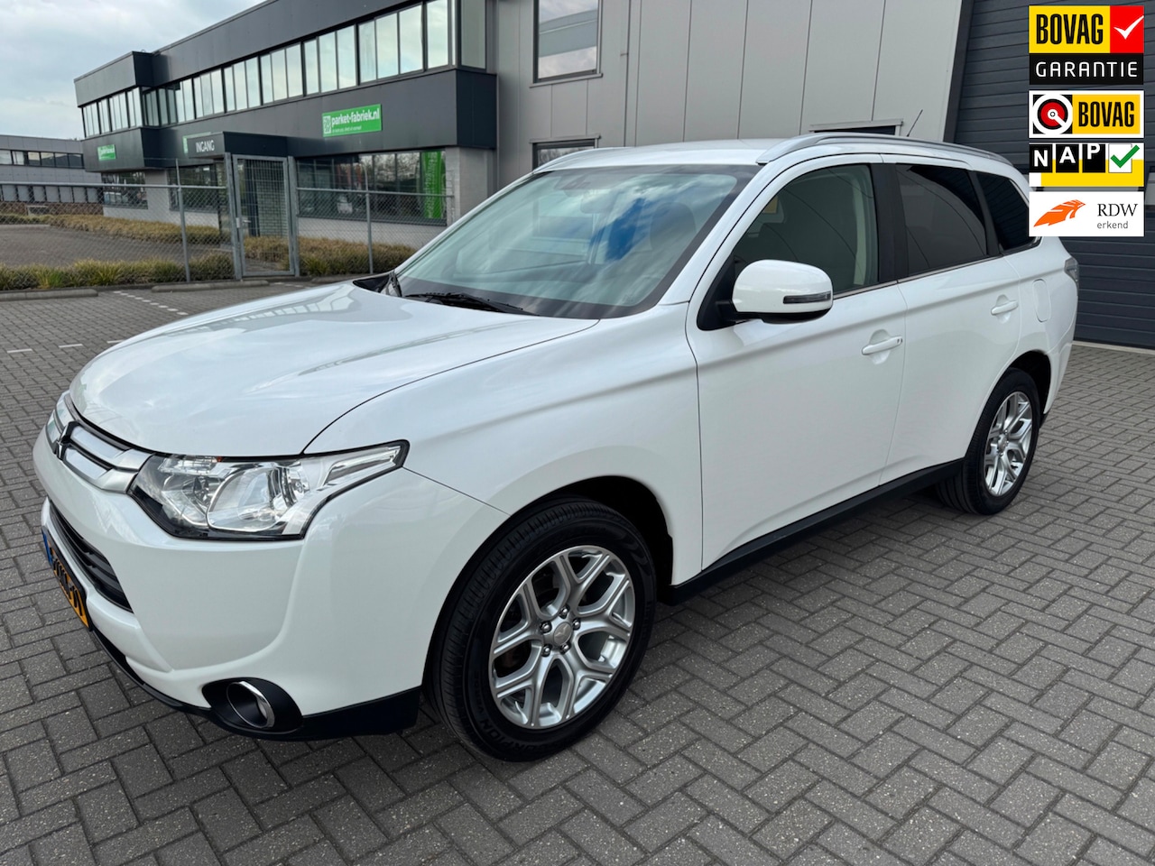 Mitsubishi Outlander - 2.0 Business Edition 7p - AutoWereld.nl