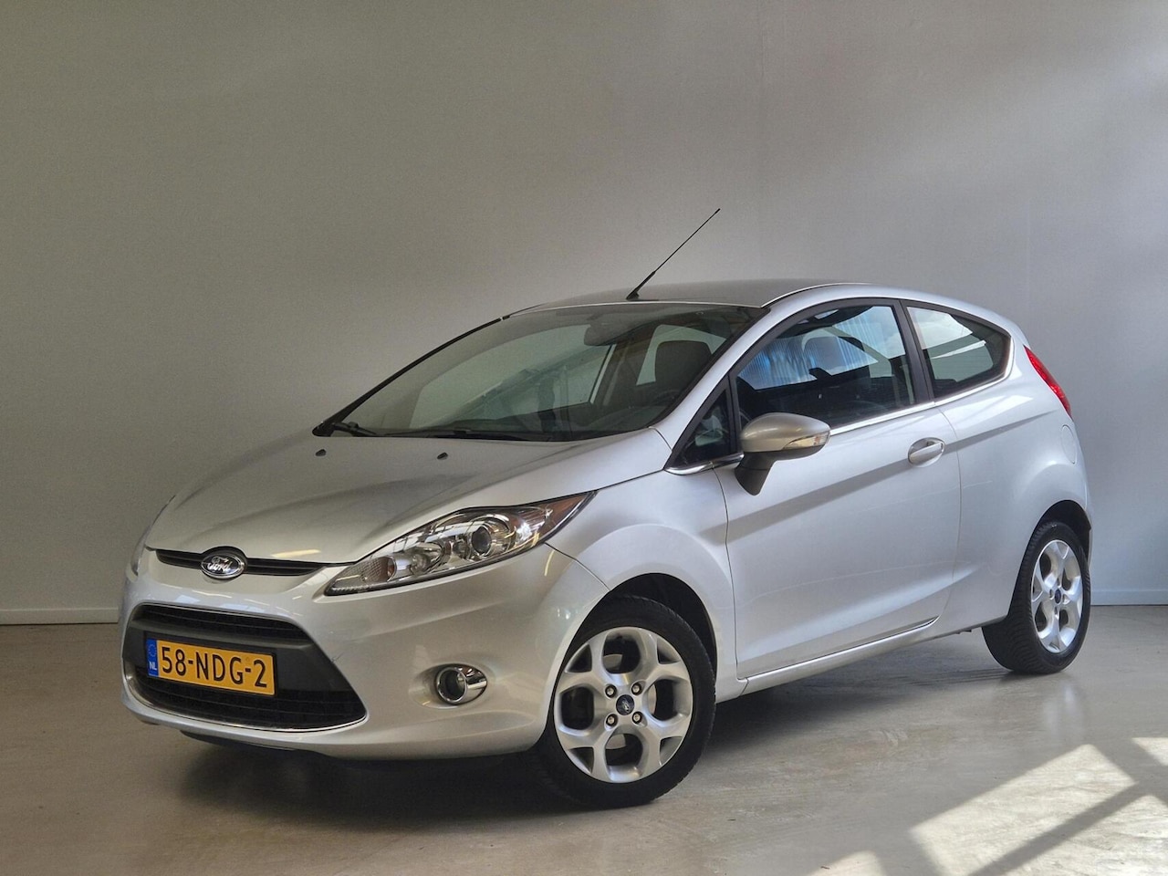 Ford Fiesta - 1.4 Titanium / Automaat / Origineel NL - AutoWereld.nl